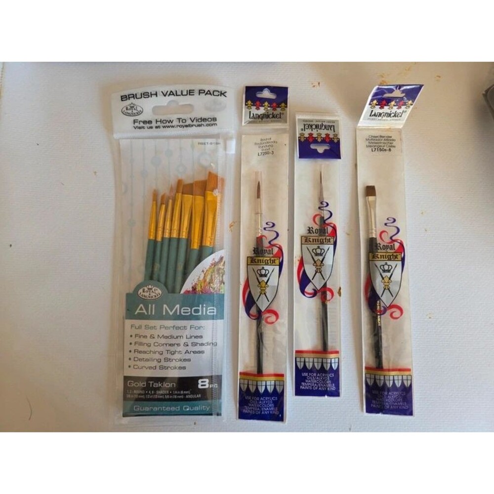 Bundle of 10 Royal & langnickel paintbrushes